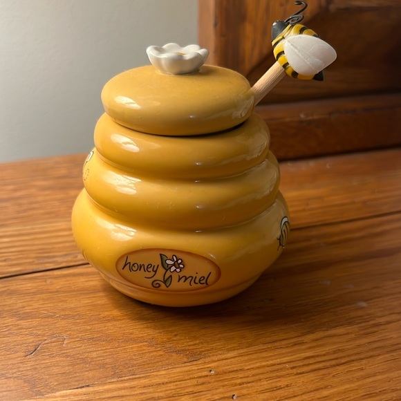 Ceramic Beehive Honey Pot, Bee
Wooden Dipper Spoon - Picture 1 of 8